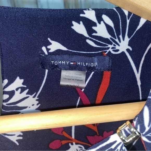 Tommy Hilfiger Navy Floral Sleeveless Blouse - Picture 5 of 5